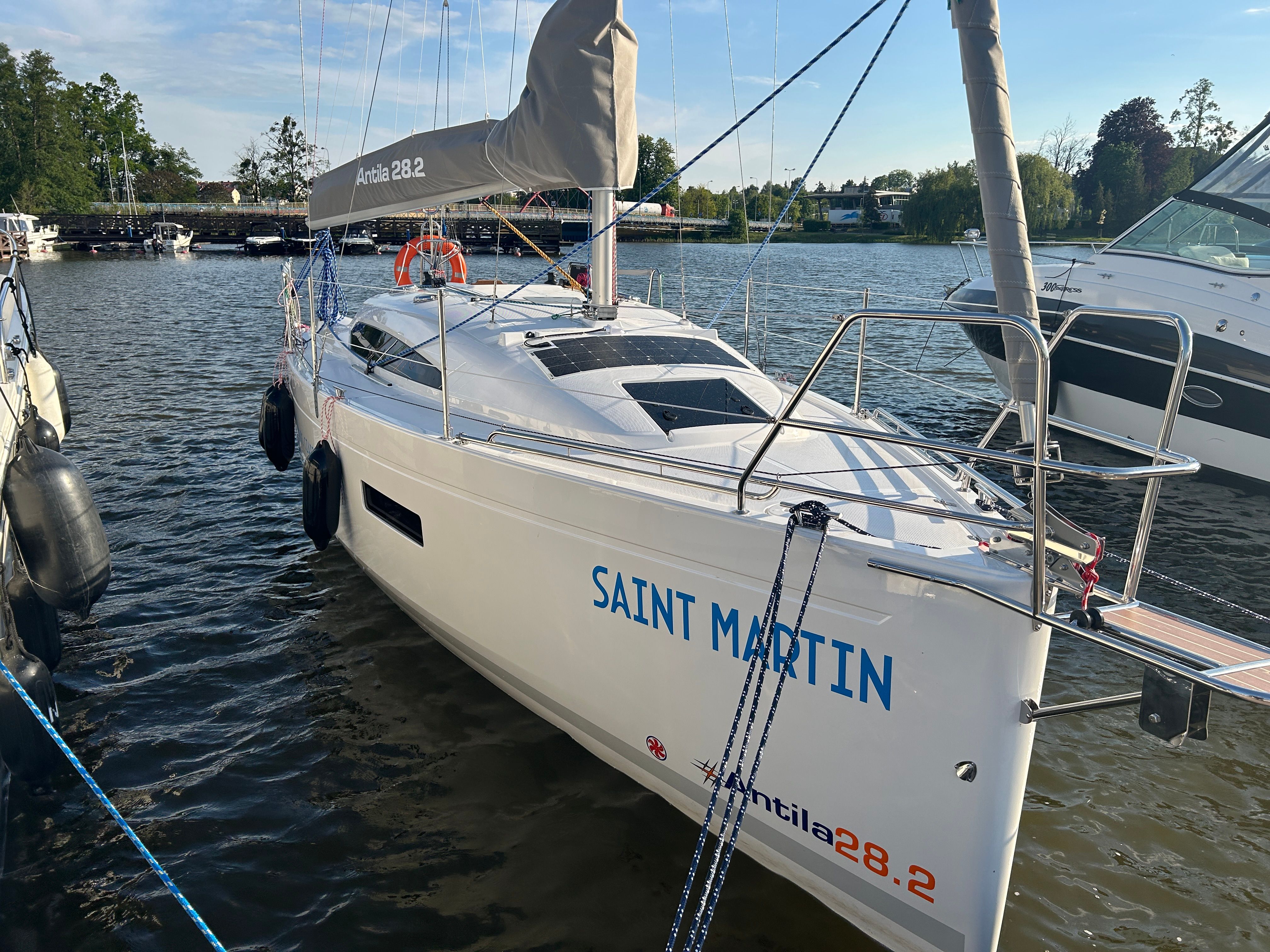 Jacht "Saint Martin" na jezioraku